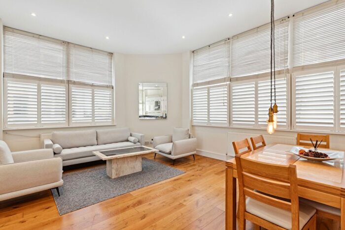 2 Bedroom Flat To Rent In Munster Road, Fulham, SW6