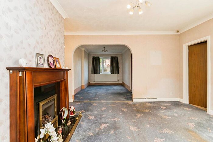 3 Bedroom Semi-Detached House For Sale In Winsor Avenue, Leyland, Lancashire, PR25