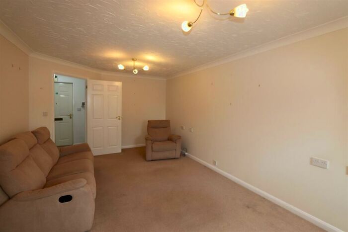 1 Bedroom Retirement Property To Rent In Balmoral Road, Westcliff-On-Sea, SS0