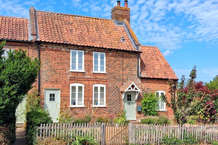 3 Bedroom Semi-Detached House For Sale In The Street, Hindolveston, Dereham, NR20