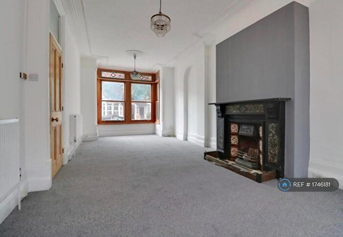 4 Bedroom Semi-Detached House To Rent In Boscombe Road, Southend-On-Sea, SS2