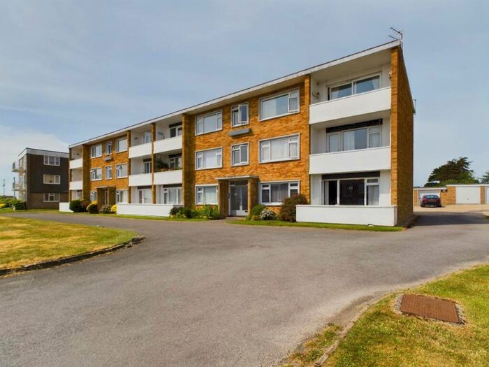2 Bedroom Flat To Rent In Pembroke Court, Waterford Road, Highcliffe, BH23