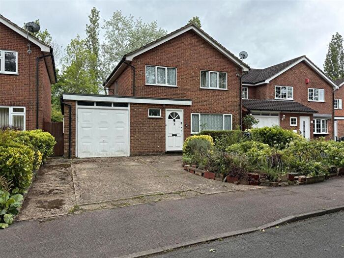 3 Bedroom Detached House For Sale In Old Leys, Hatfield, AL10