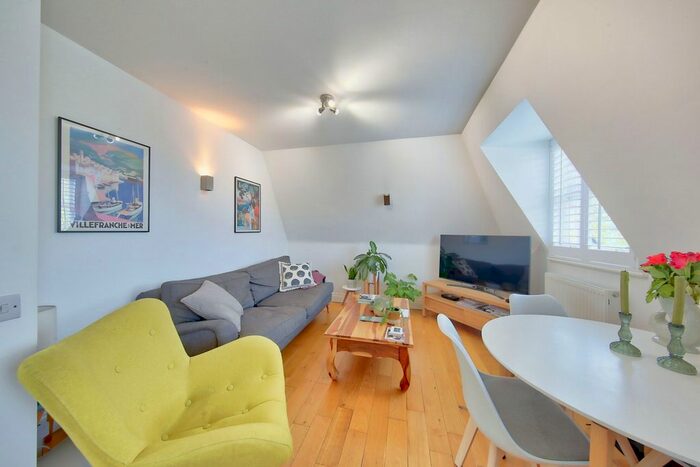 2 Bedroom Flat To Rent In East Hill, Wandsworth, SW18