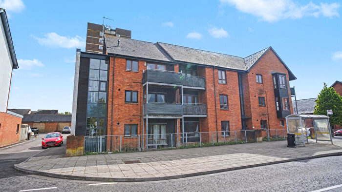 2 Bedroom Flat For Sale In Oakridge Road, Basingstoke, Hampshire, RG21