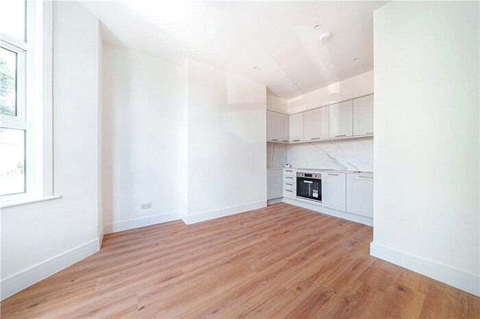 2 Bedroom Flat For Sale In Mattock Lane, Ealing, London, W13