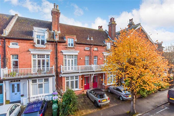 1 Bedroom Flat For Sale In Douglas Avenue, Hythe, Kent, CT21