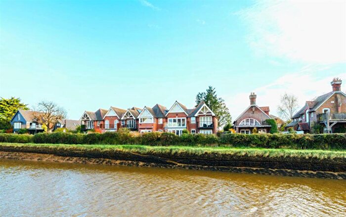 2 Bedroom End Of Terrace House For Sale In Fitzalan Road, Arundel, BN18