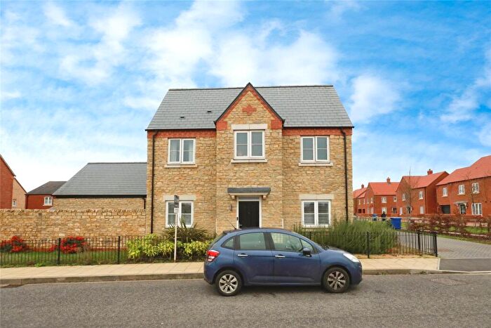 4 Bedroom Link Detached House For Sale In Ludlow Road, Bicester, Oxfordshire, OX26