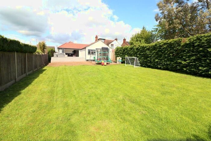 6 Bedroom Detached Bungalow For Sale In Avenue Road, Rushden, NN10