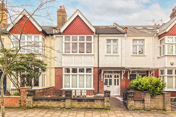 1 Bedroom Flat To Rent In Stile Hall Gardens, Chiswick, W4