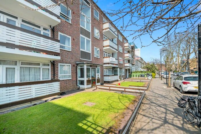 2 Bedroom Flat To Rent In Queen Elizabeths Walk, London, N16