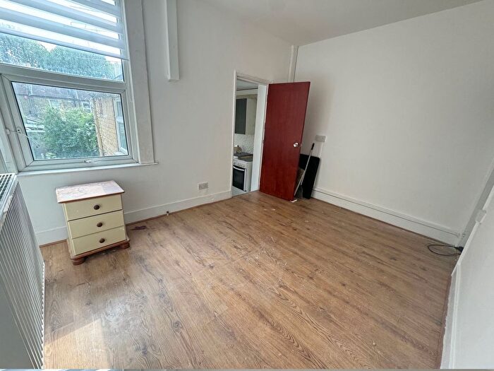1 Bedroom Flat To Rent In Thorpe Road, London, E7