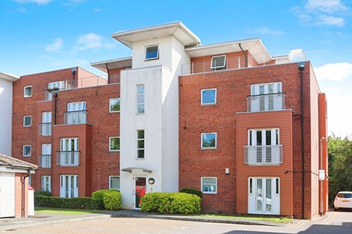 2 Bedroom Flat To Rent In Hawkes Close, Langley, Slough, SL3