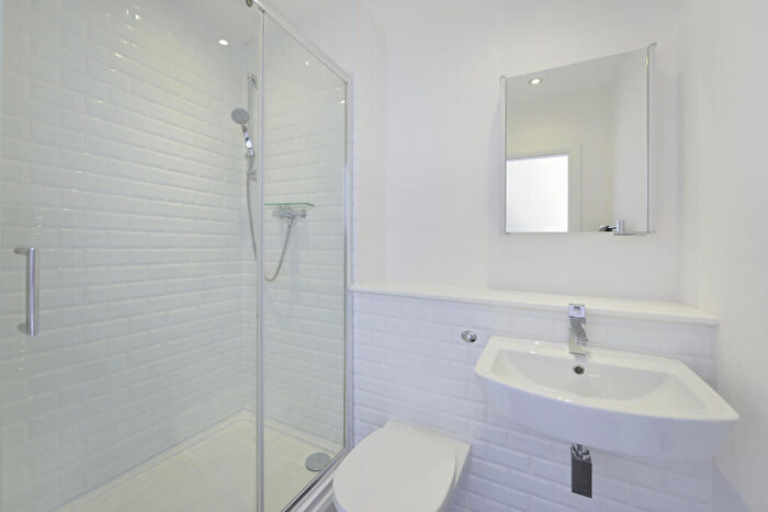 2 Bedroom Flat For Sale In Plumbers Row, London, E1