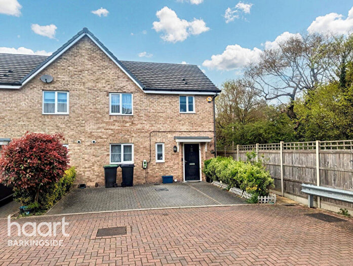 3 Bedroom End Of Terrace House For Sale In Maple Drive, Chigwell, IG7