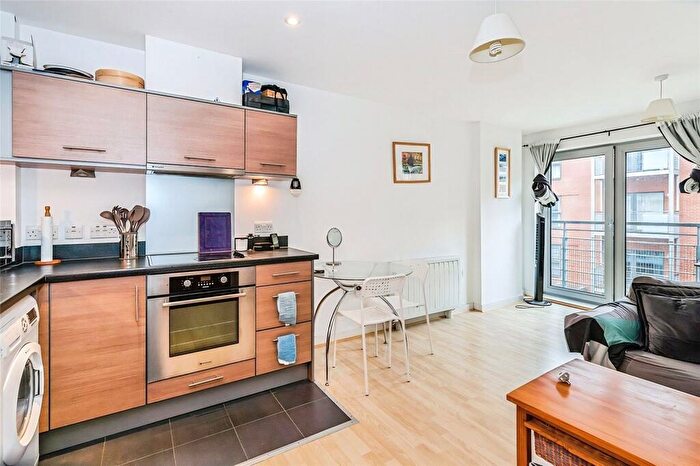 1 Bedroom Flat For Sale In Cross Street, Portsmouth, Hampshire, PO1