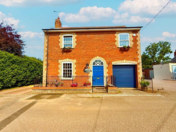 4 Bedroom Detached House For Sale In Chapel Square, Stewkley, LU7