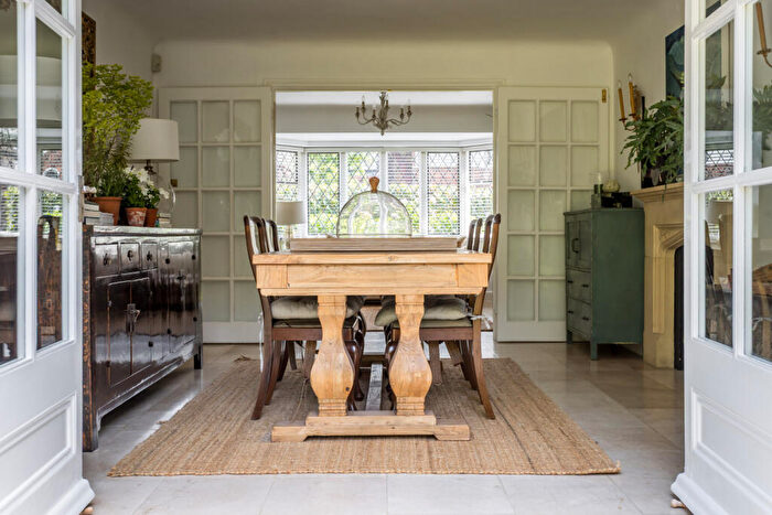 3 Bedroom Detached House For Sale In Woodlands Avenue, New Malden, Surrey, KT3