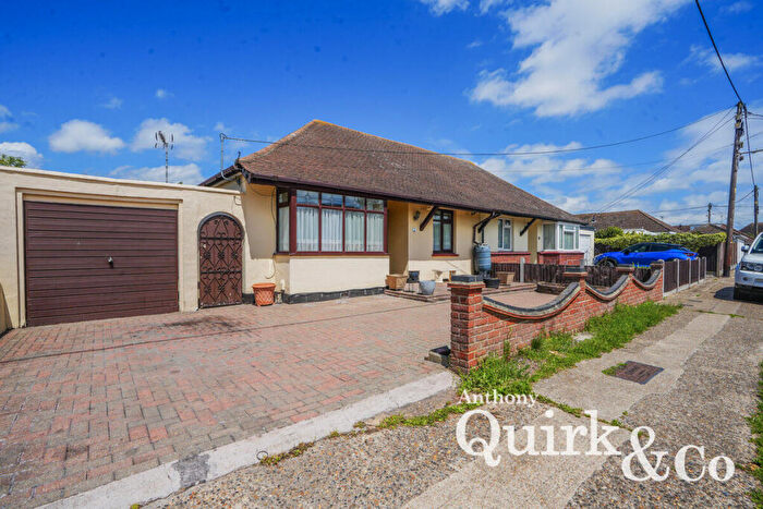 2 Bedroom Semi-Detached Bungalow For Sale In Ellesmere Road, Canvey Island, SS8