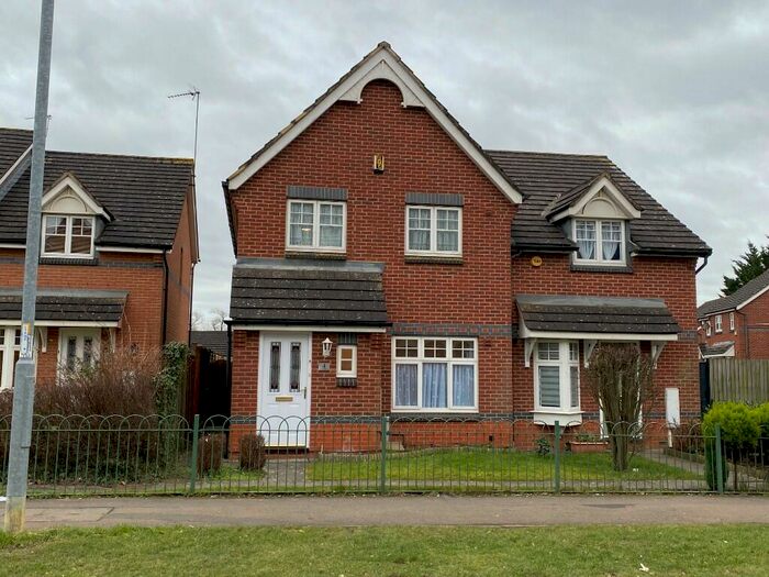 3 Bedroom Semi-Detached House To Rent In New South Bridge Road, Northampton, Northamptonshire, NN4