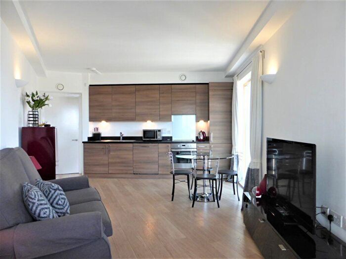 2 Bedroom Flat To Rent In Brighton Belle -, P16