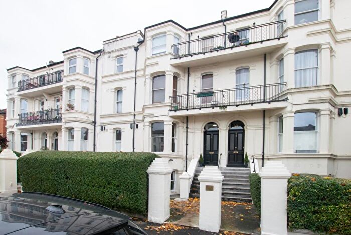 1 Bedroom Flat For Sale In Rosendale Road, West Dulwich, London, SE21