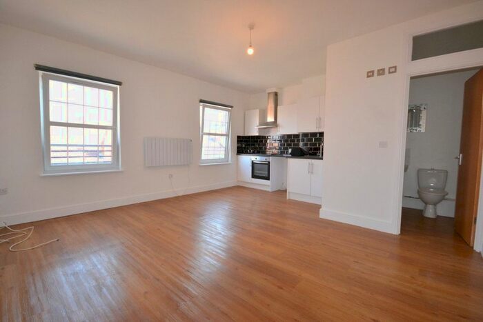 1 Bedroom Flat To Rent In Overstone Road, The Mounts, Northampton, NN1