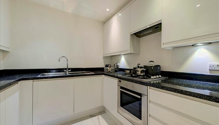 4 Bedroom Flat To Rent In Somerset Court, London, W8