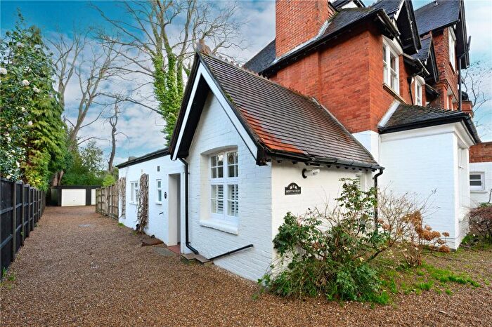 3 Bedroom Apartment For Sale In Egerton Road, Weybridge, Surrey, KT13