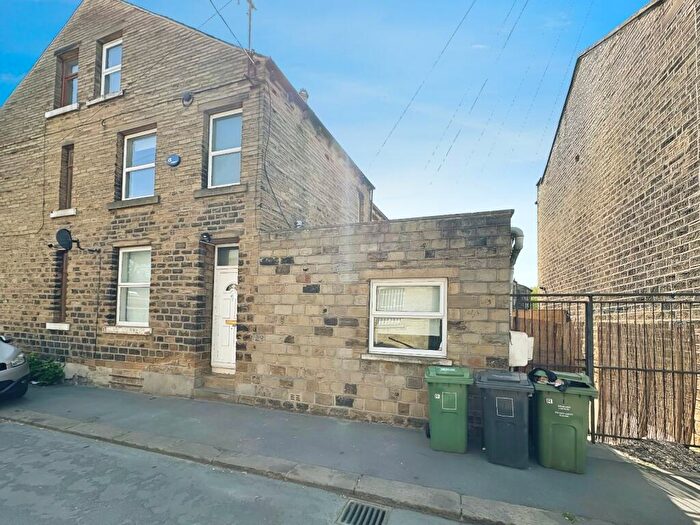 2 Bedroom End Of Terrace House To Rent In Ashfield Street, Huddersfield, West Yorkshire, HD2