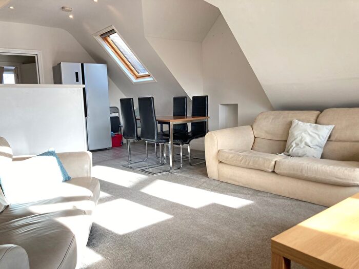 3 Bedroom Flat To Rent In Very Near Madeley Road Area, Ealing Broadway East, W5