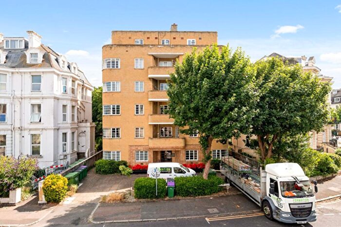 2 Bedroom Flat For Sale In Sandgate Road, Folkestone, CT20
