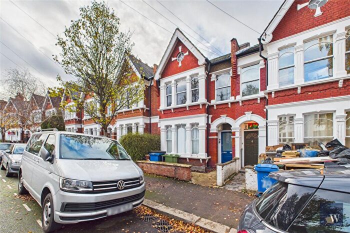 2 Bedroom Apartment For Sale In Elfindale Road, London, SE24