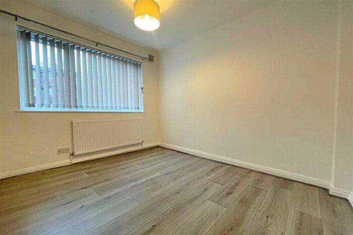 2 Bedroom Apartment For Sale In Windsor Court, Ashton Lane, Sale, M33