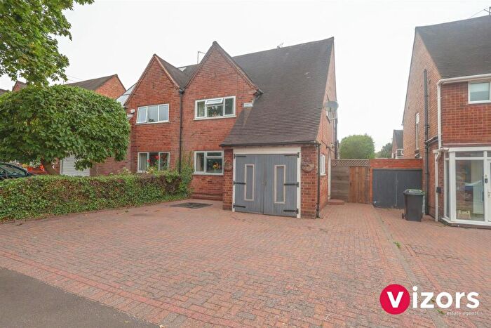 3 Bedroom Semi-Detached House For Sale In Oakenshaw Road, Redditch, B98