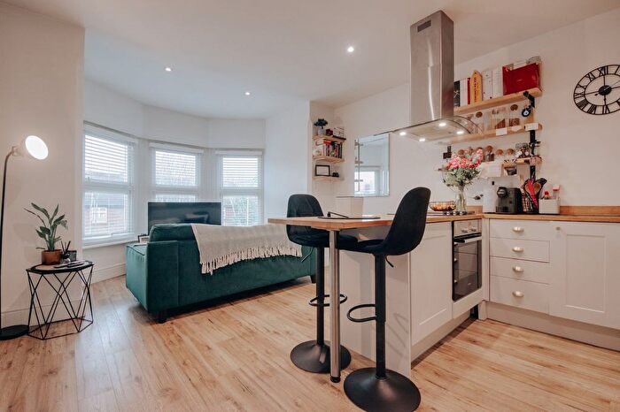 1 Bedroom Flat For Sale In Chalk Hill, Watford, WD19