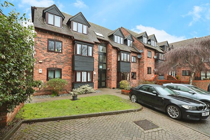 2 Bedroom Flat For Sale In Copyground Lane, High Wycombe, HP12