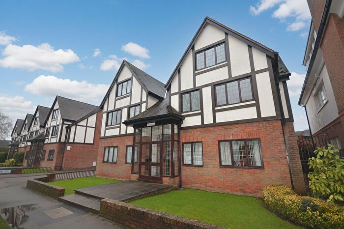 2 Bedroom Flat To Rent In Warwick Road, Boleyn Mansions, HP9