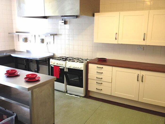 11 Bedroom Detached House To Rent In Rosehurst, LS6