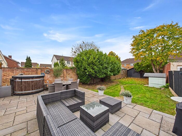 3 Bedroom Bungalow For Sale In Mornington Road, Ashford, Middlesex, TW15