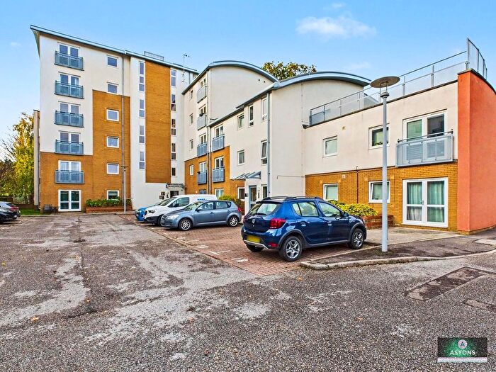 1 Bedroom Flat For Sale In Trafalgar Gardens, Three Bridges, RH10
