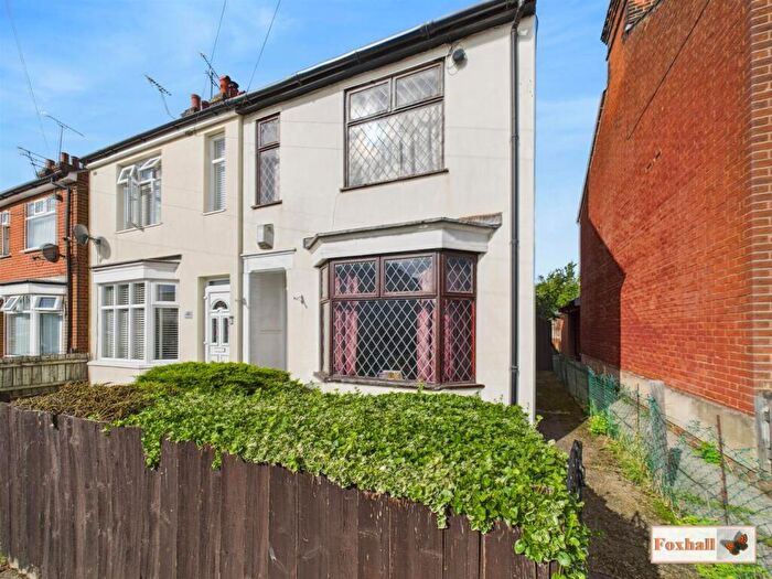 3 Bedroom Semi-Detached House For Sale In Wallace Road, Ipswich, IP1