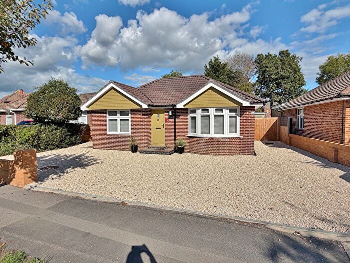 2 Bedroom Detached Bungalow For Sale In Coombe Farm Avenue, Fareham, PO16