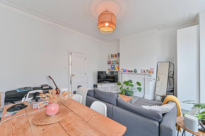 1 Bedroom Flat To Rent In Valmar Road, Camberwell, SE5