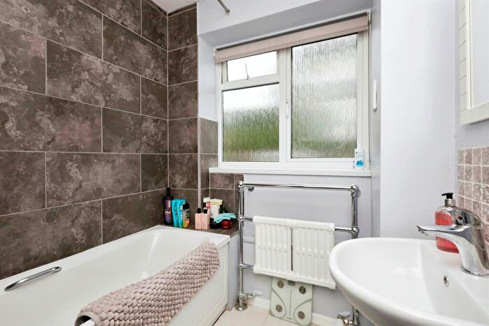 1 Bedroom Flat For Sale In Selwyn Road, Eastbourne, BN21