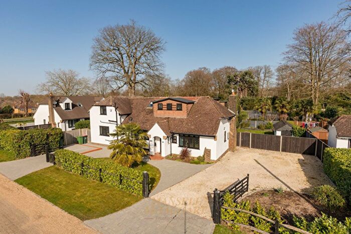 4 Bedroom Detached House For Sale In Barnwood, Crawley, RH10