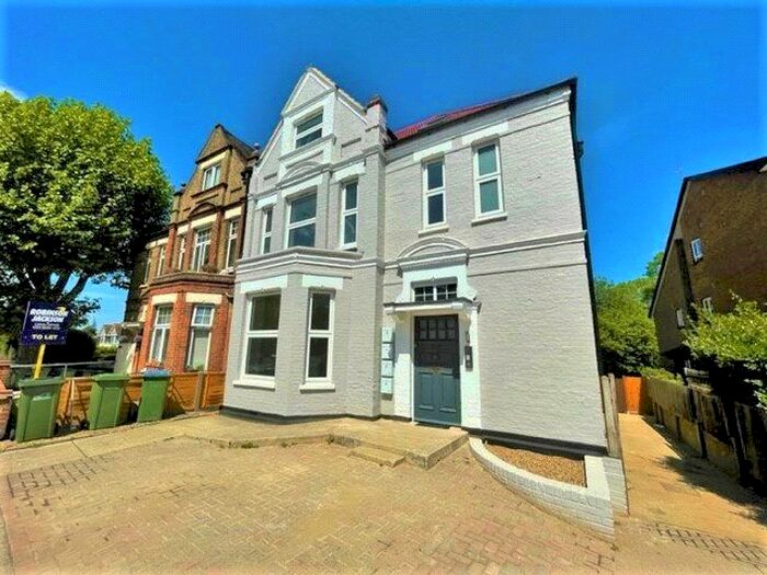 3 Bedroom Flat To Rent In Sidcup Road, London, SE9