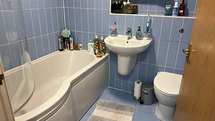 2 Bedroom Flat To Rent In Southy Road, Wimbledon, SW19