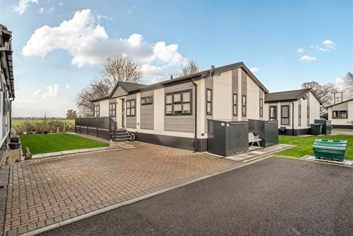 2 Bedroom Park Home For Sale In Marston Edge, Lower Quinton, Stratford-Upon-Avon, CV37